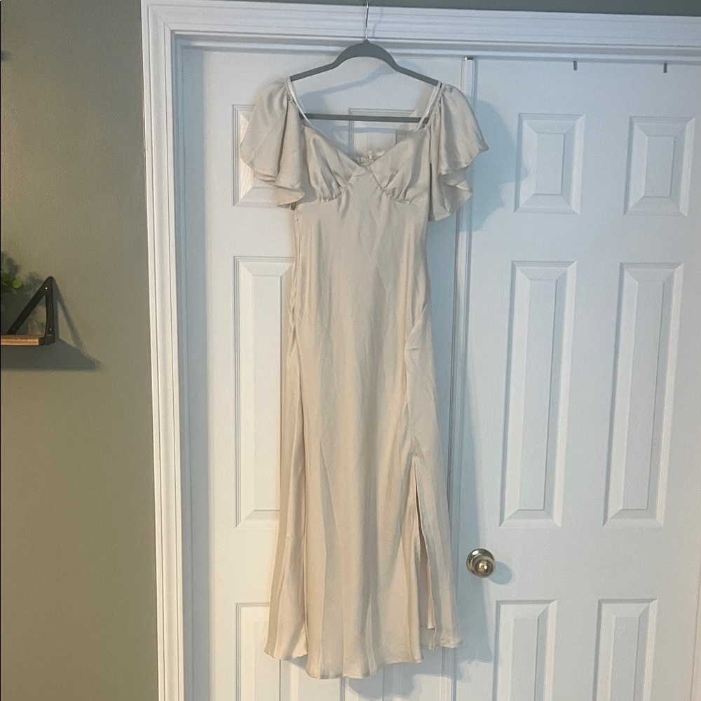 Chic Cream Midi Dress with Ruffle Sleeves